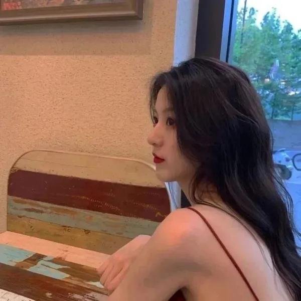 新历尽沧桑一美人